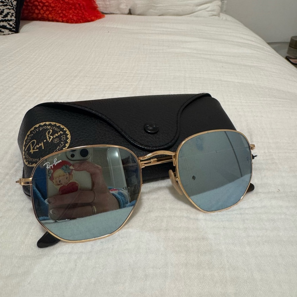 Ray-Ban Gold Rim and Mirrored Lense Sunglasses